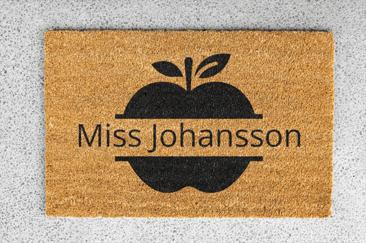 Personalized coir doormat handmade by Matnifique.
